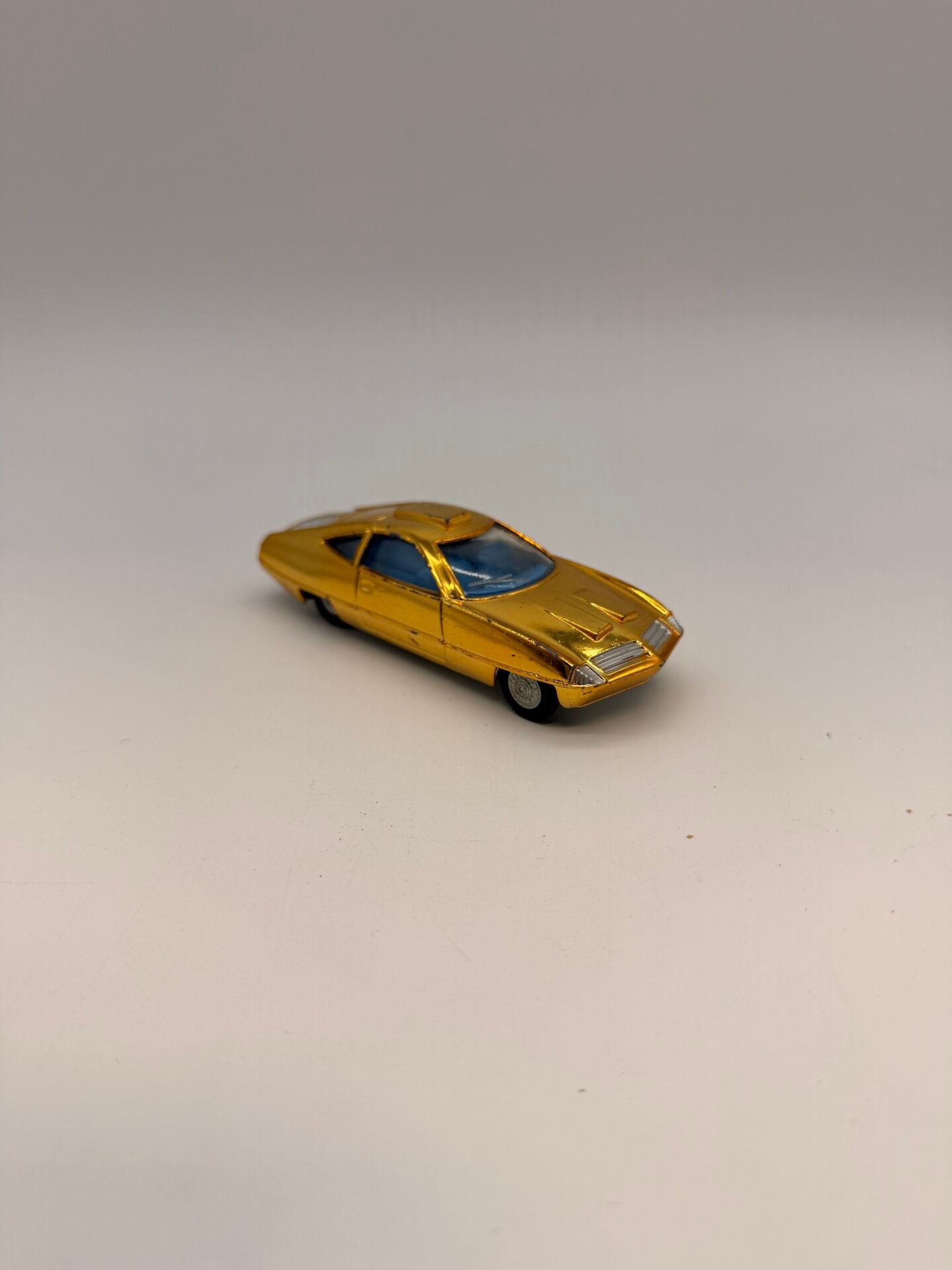 IMG_9505 Vintage Dinky Toys No.352 Ed Straker’s Car UFO Gold Diecast Made England - Image 1